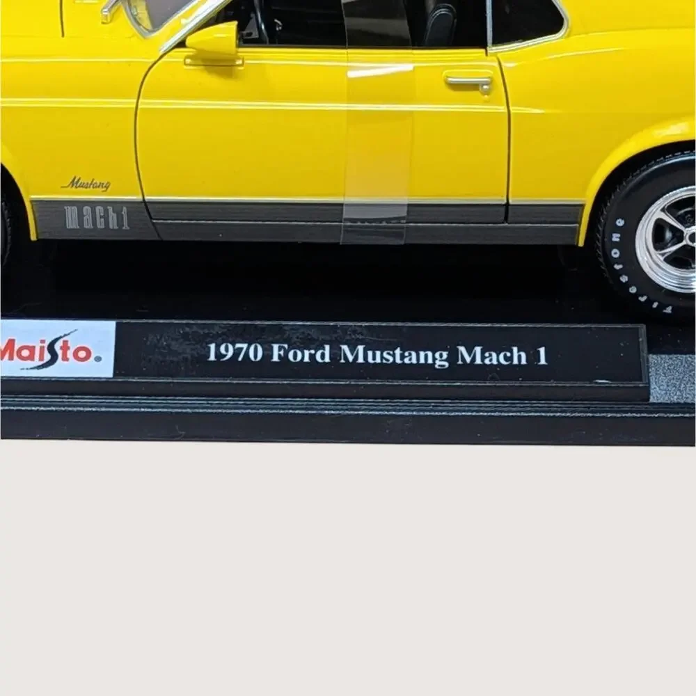 Maisto Special Edition 1970 Ford Mustang Mach 1: 1/18 Diecast Model
